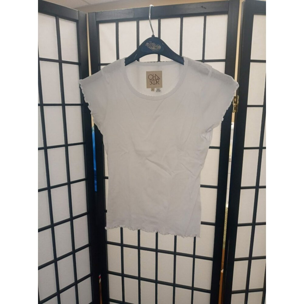 Chaser Tee White Size Small Short Sleeve Scallop Edge Plain Knit Pullover